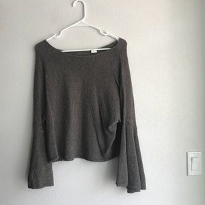 Bell sleeved cropped sweater!